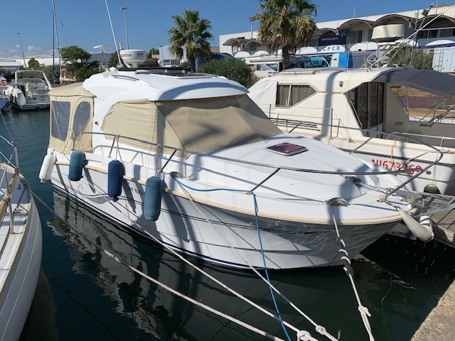 slider 1 Beneteau Antares 8